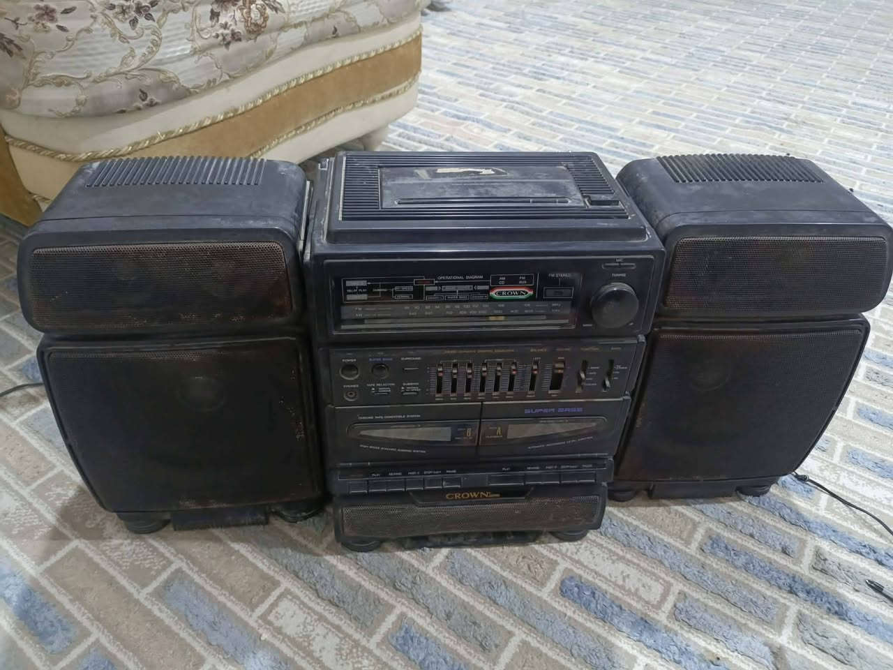 مسجل كراون ياباني توصل كهرباء  لاكن ماكو صوت  بدون تصليح الجهاز كلش ضخم  السعر 40الف الاتصال على الرقم ***********
