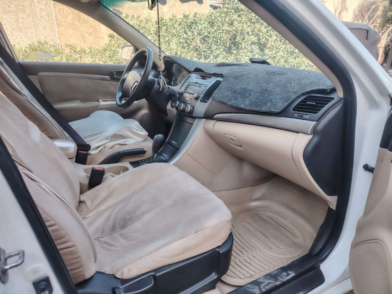 لسلام علیکم سونات2010 وارد أمريكي
حادث دعامیه امامیه فقط 
فول من عده الفتحه 
رقم سلیمانیه 
مکان السیاره بغداد 
تحویل ثاني يوم السعر 123 رقم الهاتف
***********
