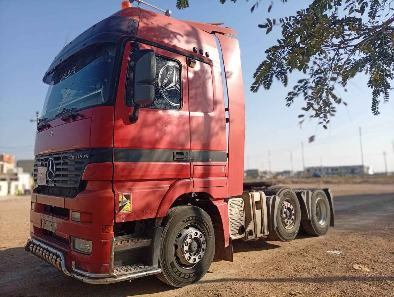 راس اكتروس موديل ٢٠٠١ سنكل امامي بلادي محور طويل ومشدود عليها سنكل مربوطة بلسنوبة سنكل واربع محاور جوانب متحركة سيارة خير من الله جوة الشغل مكينة حجم ٤٣ لاتنقيص ولاتبخير رقم انبار 
***********
