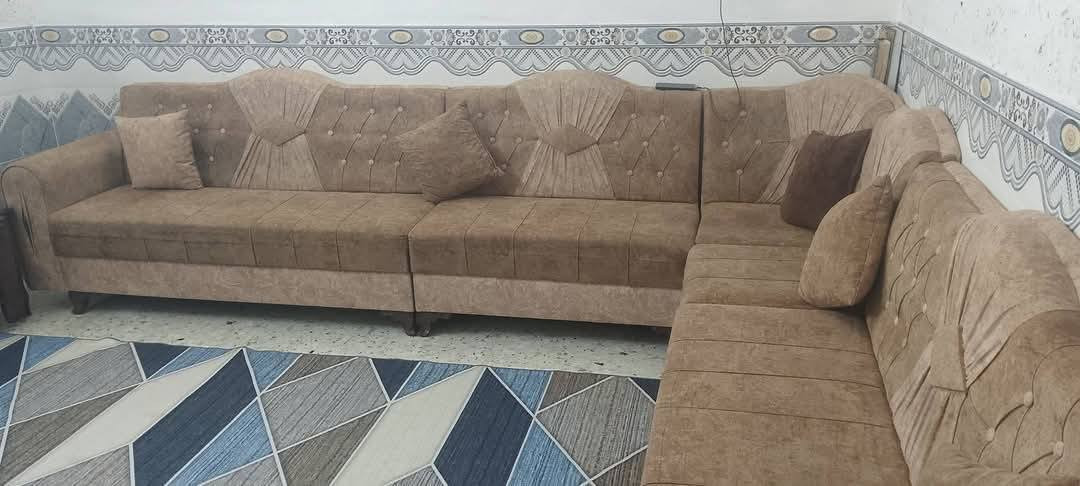 السلام عليكم تخون للبيع جديد تفصال نظيف 100% العنوان بغداد. ***********
