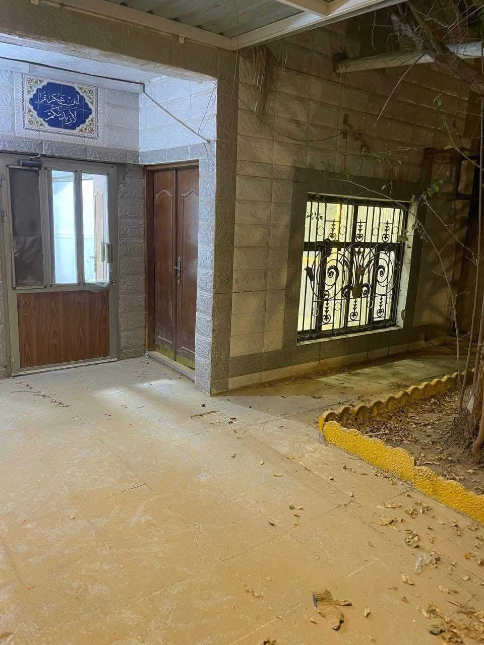 بيت للايجار طابقين
مساحه 200م جمعيات الرابعه
قريب شارع بغداد الطابق الارضي
استقبال وصاله وغرفتين ومطبخ وحمام داخلي وخارجي وكراج وحديقه
الطابق الاول حمام ثلاث غرف وصاله
الاجار مليون للتواصل ***********
