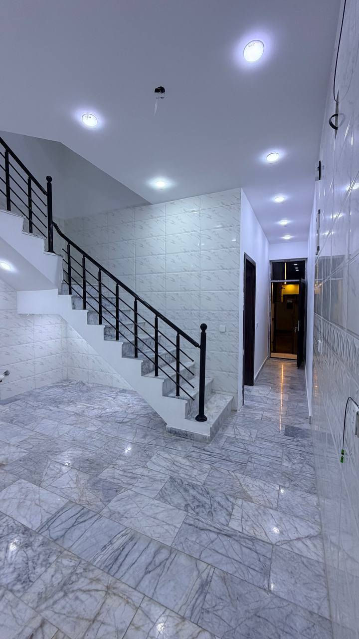 75 متر للبيع حي الجهاد الشارقة 🏘️✨
الواجهة 5 🏢 نزال 15 🚗
يحتوي على 3 نوم وصحيات عدد 2 🛏️🚿
بناء جديد 🏗️
#مكتب_العدل_للعقار الاستفسار
*********** واتساب 📞
