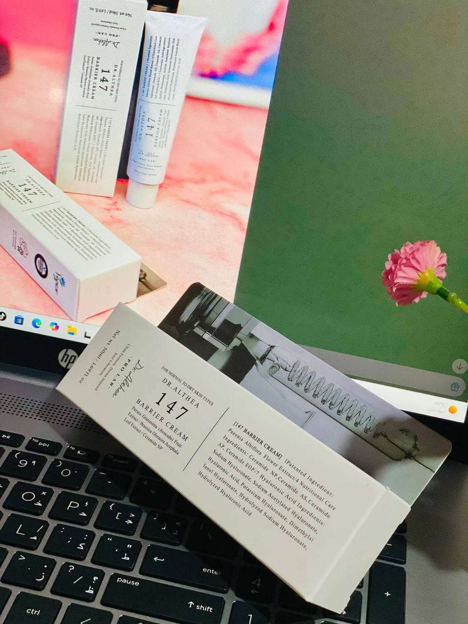 🌿 كريم دكتور الثيا 147 – Dr. Althea 147 Barrier Cream
لترميم حاجز البشرة، تهدئتها، وترطيبها بعمق 💧

🔹 يعزز الحاجز الواقي للبشرة
بفضل مركب Guaiazulene المهدئ، يخفف الاحمرار ويعيد التوازن للبشرة الحساسة.

🔹 ترطيب فائق بسبع طبقات من حمض الهيالورونيك
يرطب كل طبقة من طبقات البشرة ليحافظ على النعومة طوال اليوم.


**إذا كنت صاحب هذا الإعلان وتريد حذفه لأي سبب، رجاءا أرسل رسالة إلى الدعم الفني**