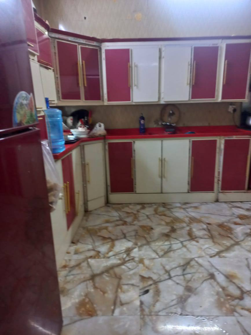 دار للبيع مساحة 200م حي الحسين بيت نضيف مرتب تحويل مباشر قرب مدرسه نور الولايه 
صاحب الدار 
***********
