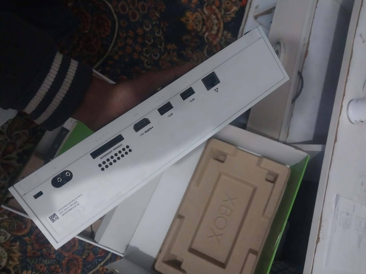 السلام عليكم اكس بوكس سيريس اس اصدار 24 شهر الثامن استخدام شهرين شخط ما بيه نضيف كلش  أريده ب390 وبي مجال قليل للشراي للاستفسار خاص او واتساب *********** مكاني واسط ومتوفر توصيل لكافة المحافضات
