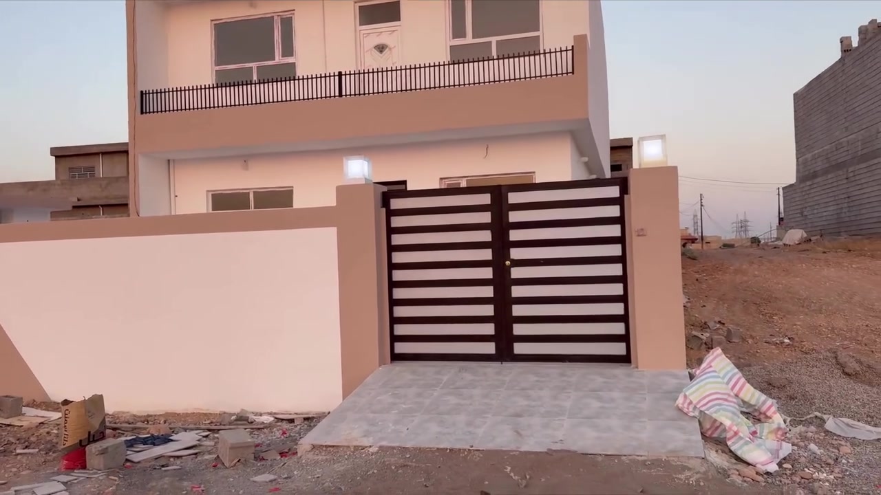 📍 ملك شاه

🏡 دار للبيع – فرصة مميزة وجاهزة للسكن

📐 مساحة الدار: 200 متر
📜 طابو صرف

✨ مواصفات الدار:
• الدار غير مسكونة وجاهزة للسكن مباشرة
• 3 غرف نوم
• استقبال واسع
• هول
• مطبخ
• مجمعان صحيات داخليان
• مجمع صحي خارجي
• 🔥بير ماء🔥
• أبواب تركية ذات نوعية ممتازة

✅ بناء مرتب ومواصفات جيدة
✅ موقع مناسب وسكن مريح
السعر 50 مليون وبي مجال

📞 للاستفسار:
***********
