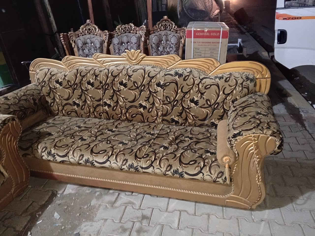 معرض تكريت للاثاث المنزلي للجمله والمفرد
تخم شغل عراقي 5قطع 10مقاعد مستعمل شي قليل نضافه فول مبي اي عيب عنوان لمعرض تكريت شارع الزهور لحولي مقابل مدرسه كنوز لهليه مجاور مجمع رداد للنشائيه 

للاستفسار اكثر تصال على الرقم الهاتف او مراسله ع واتساب 
*********** واتساب+فايبر 
*********** واتساب+تلي
