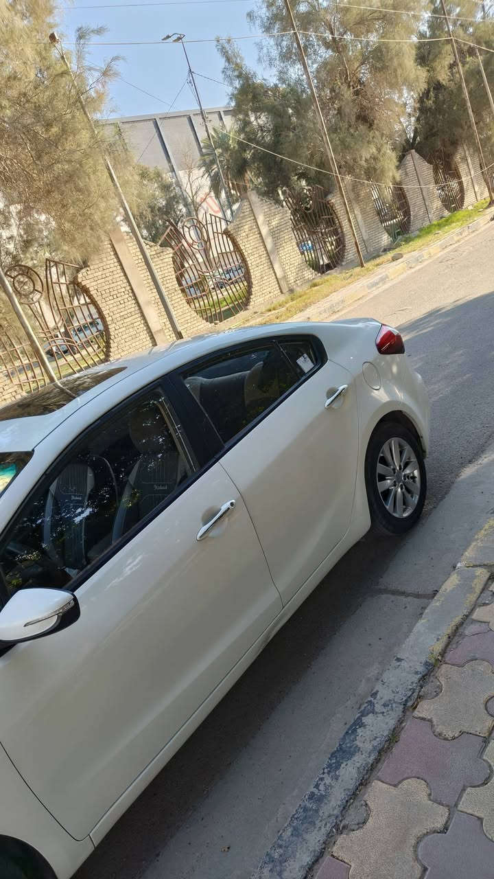 السلام عليكم سيراتو ٢٠١٧ شكل ١٦
مكينة ٢٠٠٠
ماشية ١٢٠
كير مكينة على وضع شركة 
سونار مرفق 
السعر ١٢٣
***********
مكان بغداد الجديدة
