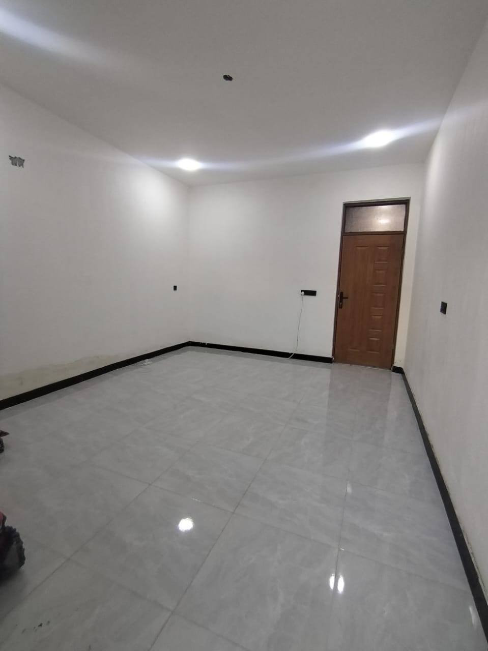 سلام عليكم بيت ٦٠ متر زراعي ثلاثل طوابق  بناء طابوك يتكون البيت  استقبل مطبخ غرف النوم ٣ حمام داخل البيت وخارج البيت  الموقع شهدا البياع قرب اسوق علي التميمي السعر ٥٤ وبيه مجال  إستفسار عل الرقم *********** واتساب
