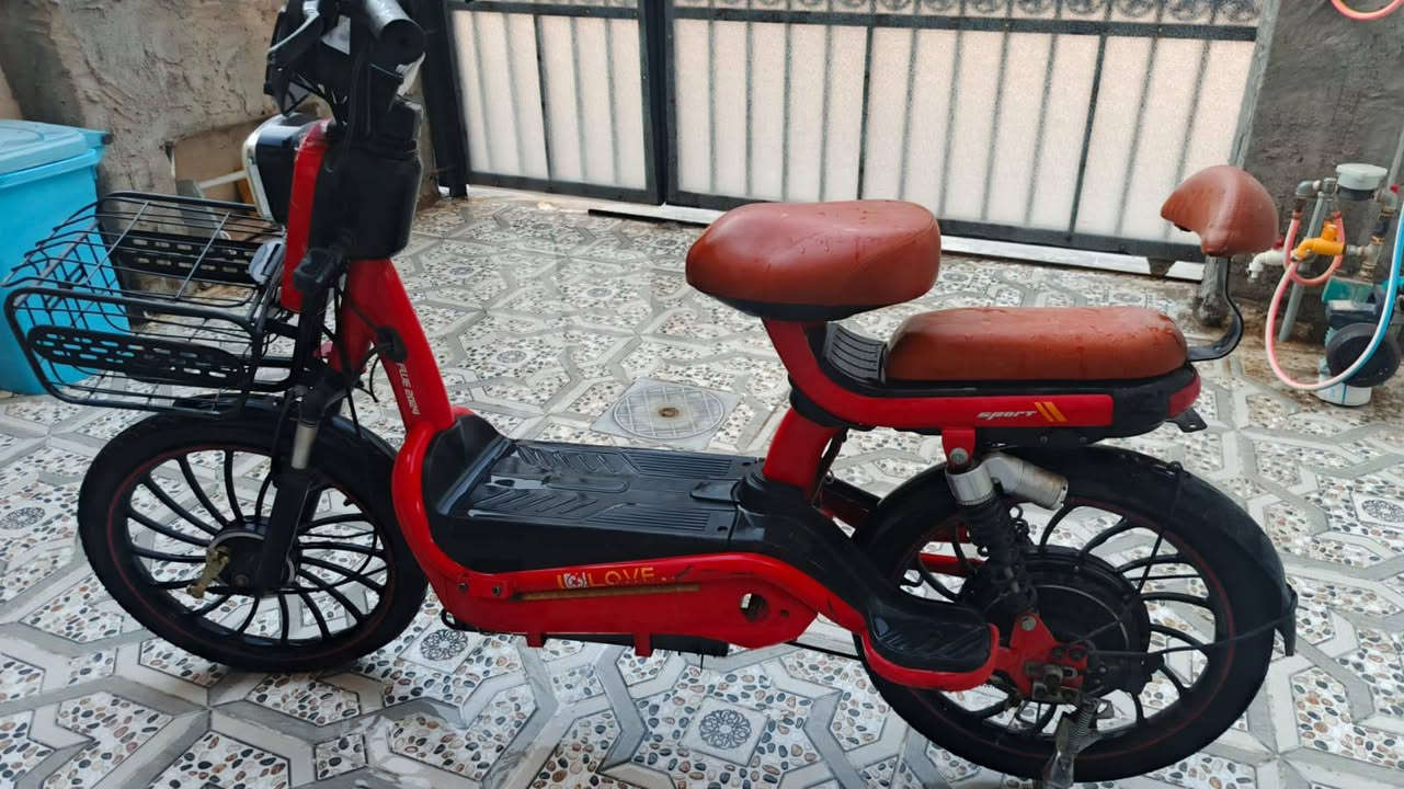 متاح دراجه شحن مستعمل 6لشهر جديده كهربائيات كامل بطاريات مع ضمان .
سعرها 450بيها مجال للشراي 
رقم مبايل . ***********
