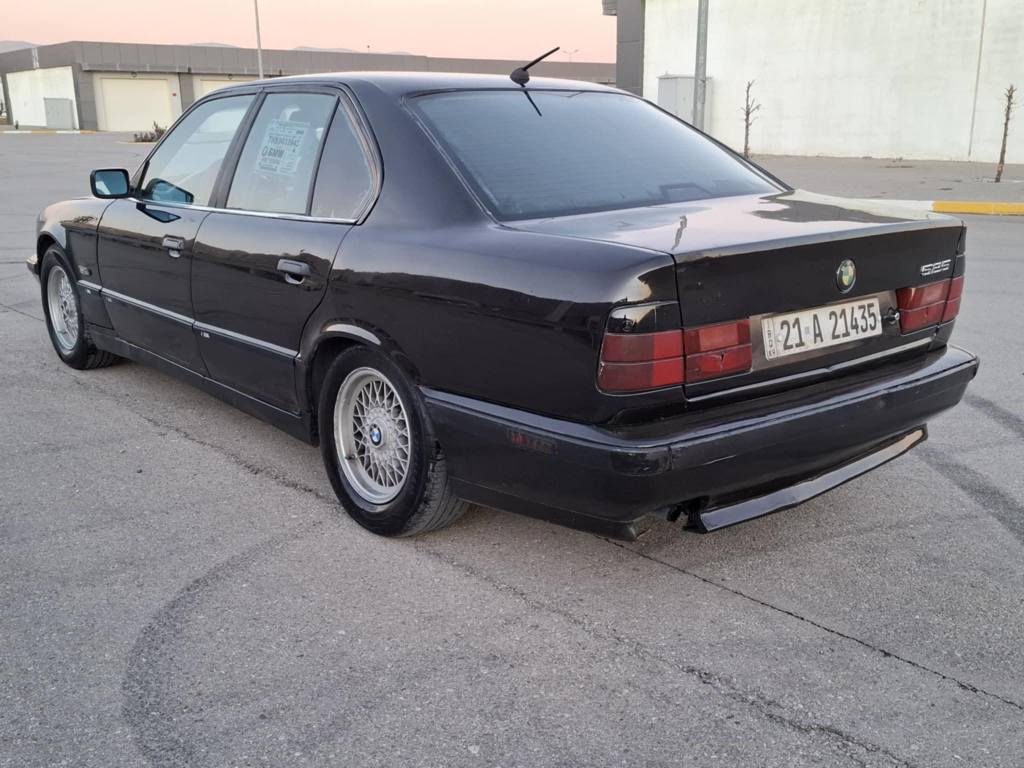BMW /525
گێڕ ئۆتۆماتک .مەکینە کەپس .
مۆدێل 1990 کامل کراوە بە 1995 
سعر (48)گەڵاو کەمێک مجال 
***********
*********** 
گێڕو مەکینەو ئەکسل و تەقەو ڕەقەو کارەبای بەشەرت . 
کامل بۆیاخ لەسەر ساغی پێشی کەپسە . بەس چەمەلەغی دوای سایەق گۆڕاوە کەڤەری . 
مواسەفات فوول . سڵایت . چوار جام کارەبا . دەبڵ ئەرباک . تبرید 🥶. تحدیل سورعە. abs. کوشن جلد . شەش کەلە . پێش پان ................
سەنەوی بەسەرچوە بەناوی خۆمەوەیە تحویل غرامە بەشەرت .
مشتەری تیل بکە . السليمانية, العراق
