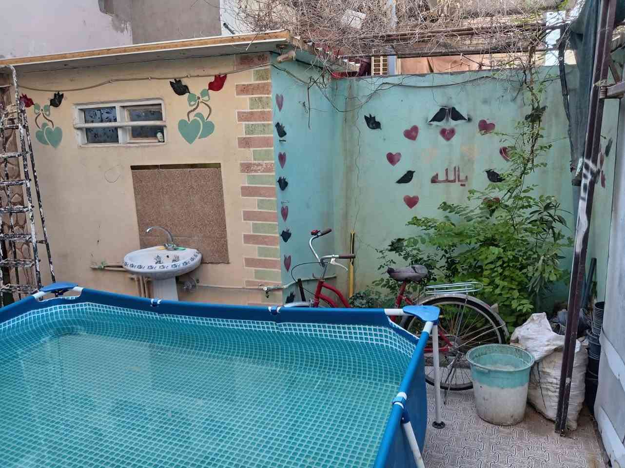 دار للبيع حي الزهراء ١٥٠متر شارع ٦متر خلف مطعم ثابت يحتوي على ٢غرفة نوم واستقبال ومطبخ وصحيات نضيف السعر ٢٠٠مليون مع المجال 
***********
حسين الرماحي
