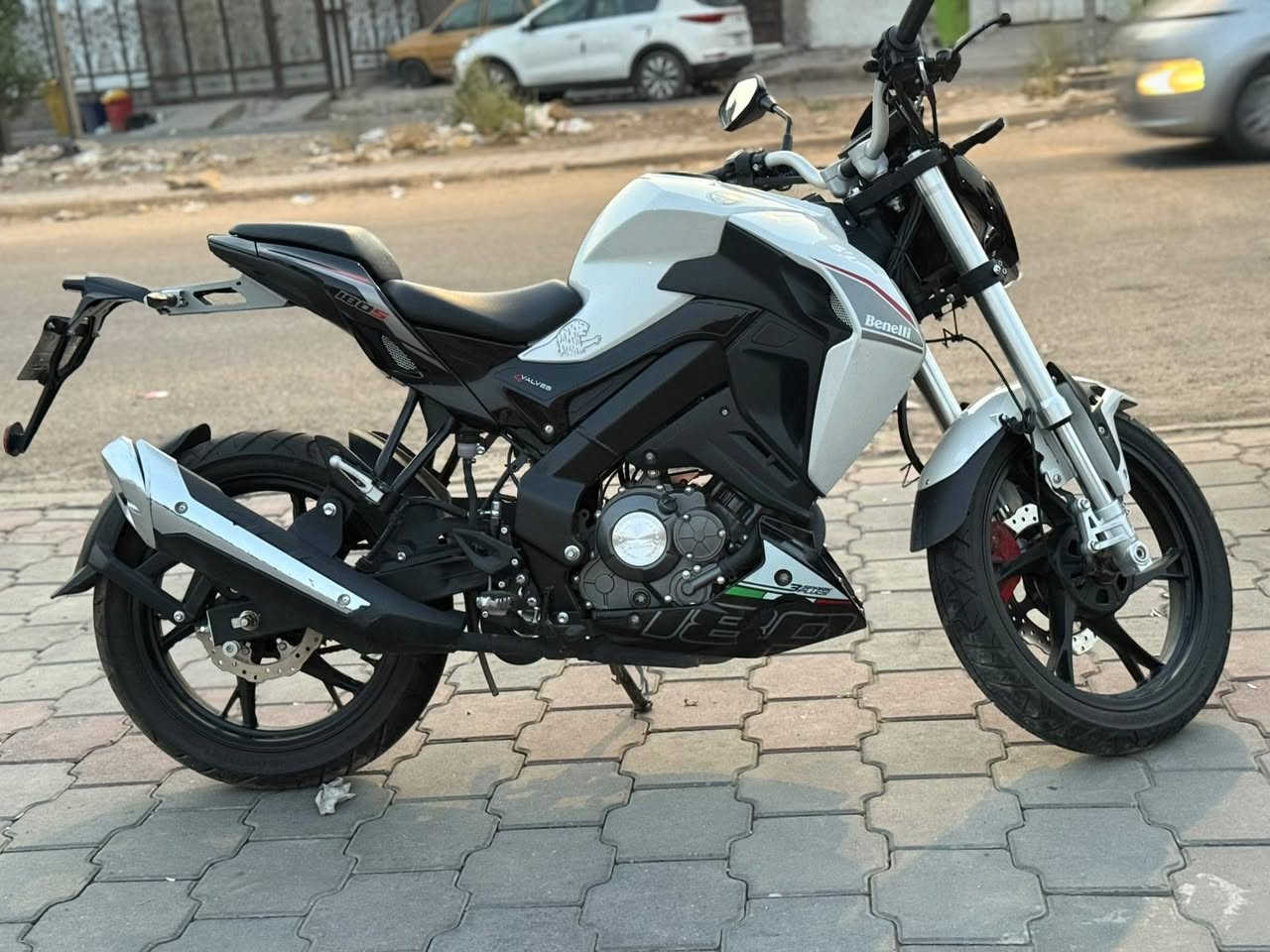 180s بنلي 
الممشى 1400 كيلو فقط يعني زيرو بحالة الوكاله 
رقم انگليزي باسمي + هزه جديده
مكاني بغداد حي اور 
السعر ٣ ملايين و ٢٠٠ الف 
***********
