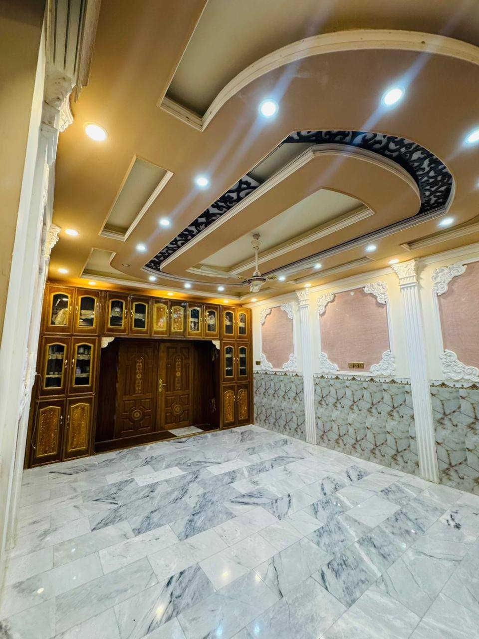 بيت ٣٠٠م طابو زراعي طابقين مع الاثاث 
البيت مزود بالكامرات 
يحتوي عاى اربع غرف  مع مطبخ مع ملحقاته 
بناء ٢٣ نظيف الارضيه مرمر ديكورات مغريبه 
مفرك العلويه شريفه 
مجاور صاله غرناطه البيت ركن
للاستفسار الاتصال عاى الرقم ***********واتساب
