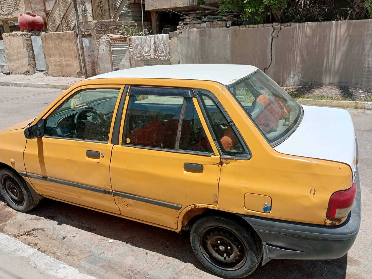 سيارة سايبا موديل ٢٠١١ رقم دولي بسمي شرط التحويل
مصفرة هيئة وغرامات هزة جديدة ما تهزهة بالتحويل
غرفتهة حلوة  كير نظيف كهربائيات كلهة شغالة  بس المكينة بيهة نضوح وتبخير
بس تشتغل شواصي واحد معمر مكان بغداد رقم
***********
السعر ١٥ ورقة
