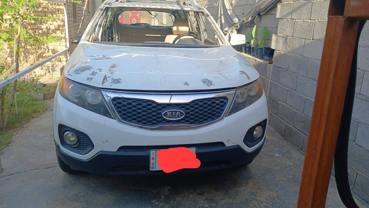 سلام عليكم سورنتو موديل 2012 سيارة فول مواصفات عده البصمه بنورامه  تخم تاير جديد سدر أمامي خلفي جديد صبغ سيارة أقل حزام مكينه جديده لا تنقيص ولا تبخير بيه بس صوت راجز أول ما شغل يروح مكينه ناعمه سيارة بسمي رقم نكليزي سعر دفتر وبيه مجال بسيط مكان العمارة ***********
