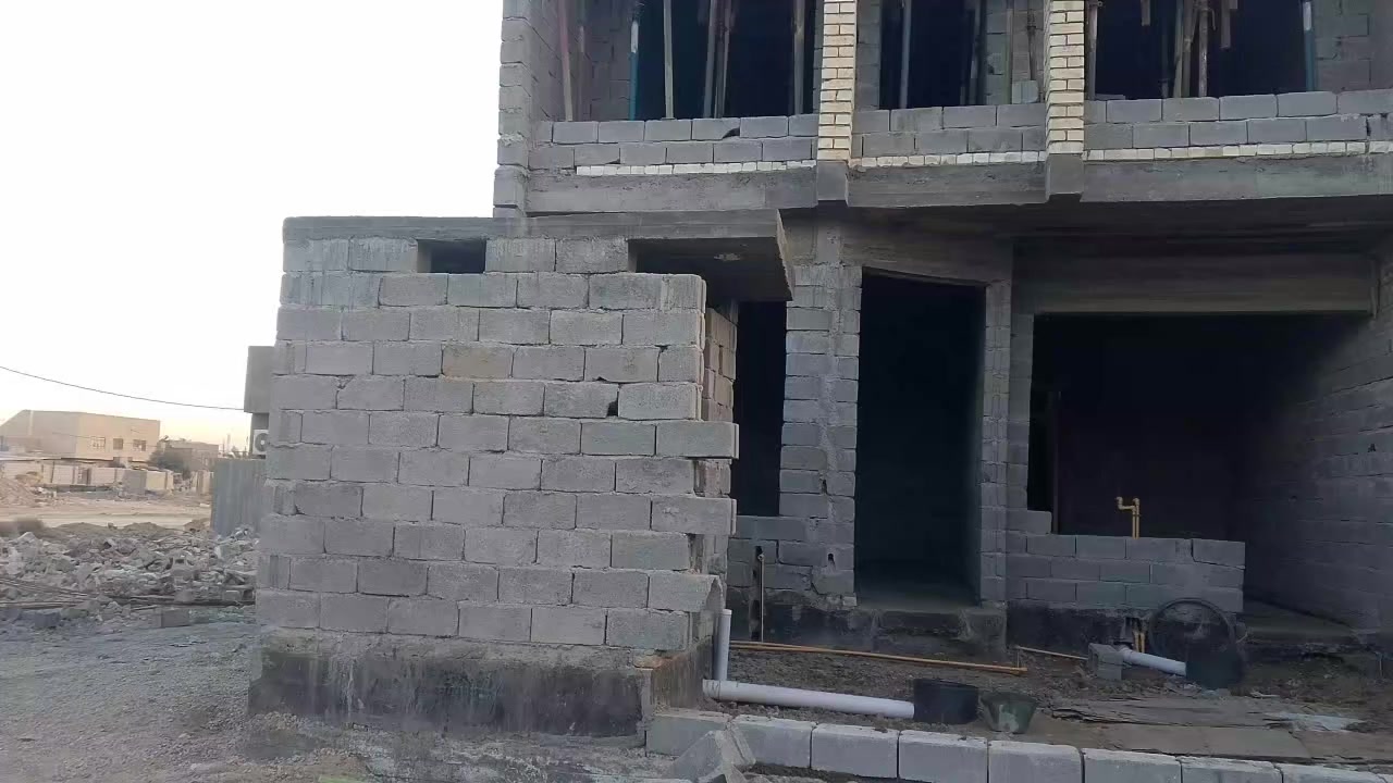 سلام عليكم بيت للبيع في قرية ذهب البيض مجاور شارع ٣٠مساحة 150للاتصال ***********
