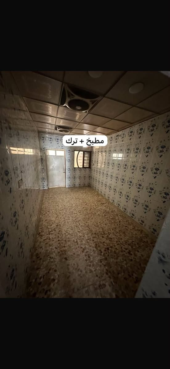 السلام عليكم دار للبيع المساحه 50 متر طابقين زراعي سند 25 يتكون البيت الطابق الرضي طرمه استقبال منور مطبخ وترك الطابق الثاني غرفتين وبيتونه وصطحين البيت كلش نضيف وجاهز السعر 53مليون بي مجال  ماجر البيت ايجراه 300 الي يحب يخلي استثمار الرقم بي وتساب  *********** البياع شرطه الخامسه قرب دعم الوجستي
