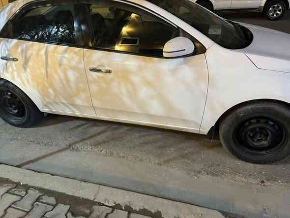 السلام عليكم سيراتو 2013 مكفوله من الصبغ والتبديل فقط بارد قليل رقم اربيل الماني تريد وكاله تريد تحويل سياره حلوه ونظيفة مال جناي 
اخوان من اخذته فحصته يدوي بدون سونار
السعر  102  
 للاستفسار ***********
