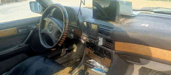 السلام عليكم ورحمت الله وبركاتو خوان سيارء بيئم حجم 740محرك 8سلندر سياره حلوء مابيهه اي ضرر خارجهه بلادي لا صبق ولا معجون محرك فول كير فول سياره جكت أبره مابيهه مكاني صقلاويه ابو زديره الاوله  سياره بسمي تحوليل ثاني يوم 80وبيهه مجال حك الجيه رغم انبار موديل 1993 رغم الهاتف***********.    ***********
