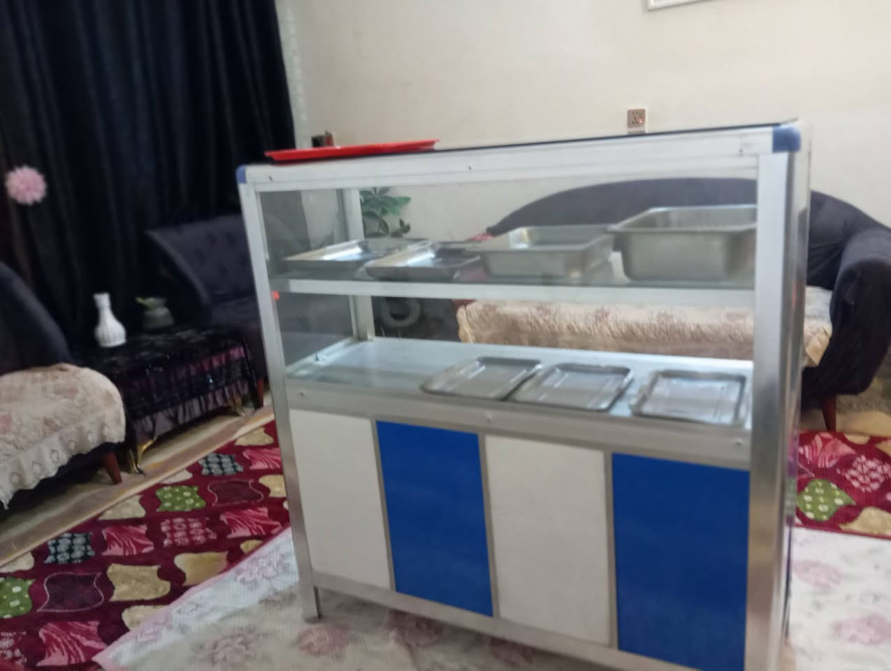 السلام عليكم اخوان عارضه مال مطعم للبيع نضيفه جدا شاهد الفيديو السعر 200 الف وبيها مجال العنوان بغداد قرب جزيره بغداد السياحية الشراي يتصل على الرقم ***********
