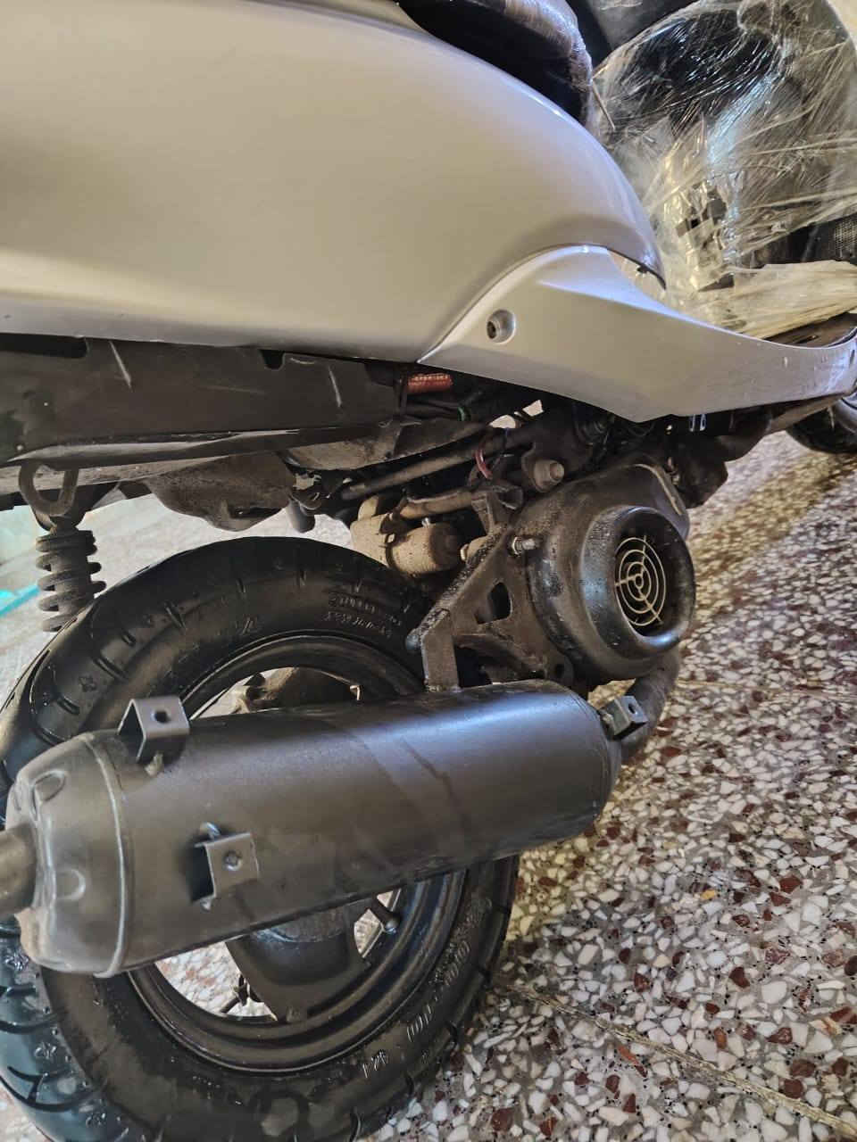 السلام عليكم عصفوريه سبايزر البيع دراجه نكره هندر كلشي شغال بيهه نقص باتري وحاضنه صندوك بيهه تخم كفر جديد شوته جديد صلنصه رياضيي سعر 250وبيهه مجال عنوان بغداد شعب ***********
