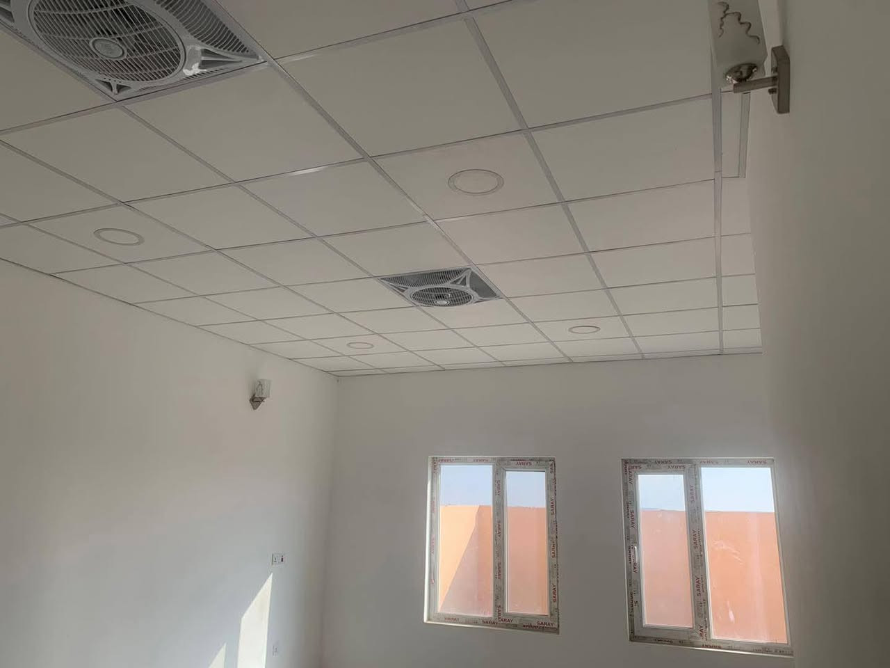 بيت للبيع ٣٠٠ متر ركن  طابق واحد في مجمع الزهراء السكني - التقية 
بأسمي البيت 
البيت حاليا مستأجر.
 مطلوب مبادرة للعلم المبادرة  صفر فائدة من دون أي فائدة 
القسط 550 الف 
ما متواجد على الفيس بوك 
*********** (واتساب)

