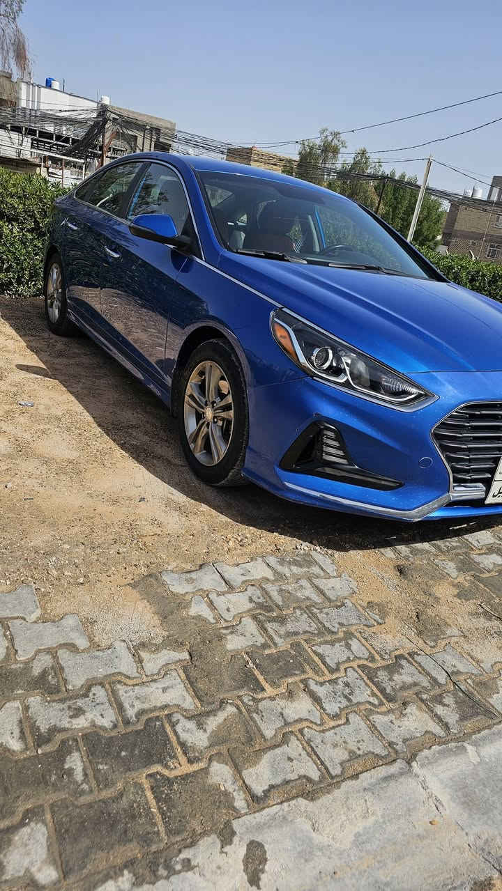 سوناتا 2018 ماشيه 90 الف فقط
السعر المطلوب 127 وبيها مجال بسيط

سياره كير مكينه حداديه كفاله عامه عده الجاملغ الموضح بالصور 

بصمه تشغيل +باب الصدر والسائق 

اشاير مري 

كشنات اماميه تدفئه تبريد 

كامره +حساسات+ زاويه عمياء وهواي بيها بعد مواصفات معروفه 

مكينه 2400GDI

ثلاث انضمه قياده العاديه والسبورت والايكو 

دواخل السياره شرط ريحه الشركه بيها وضربتها كلش حلوه قطعه وحده وبيها جراد فقط قبق الجنطه وشويه ركن البنيد 

***********
