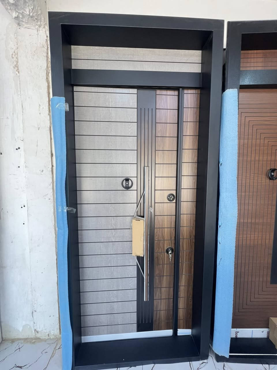 ابواب قاصة تركية 🇹🇷

📌 مواصفات الباب:

🔒 الجرجوبة 1.5 مع الصبغ 2.0

🛠 صنع تركي مع ضمان الصنع

🚪 الباب تصفيح كامل حديد

🔗 الباب مزود بقفلين

🛡 إلكيلون كالي إيطالي بضمان 5 سنوات

🌟 الوجه خشب تركي

📐 قياسات القاصة:

✔️ ارتفاع 240 (عرض 100، 110، 120)

✔️ ارتفاع 260 (عرض 100، 110، 120، 125، 130)

✔️ ارتفاع 270 (عرض 100، 110، 120، 125، 130، 150)

✔️ ارتفاع 290 (عرض 100، 110، 120، 125، 130،  150)

📍 بغداد - المدائن-قرب الشروع

📞 ***********

📞 ***********
