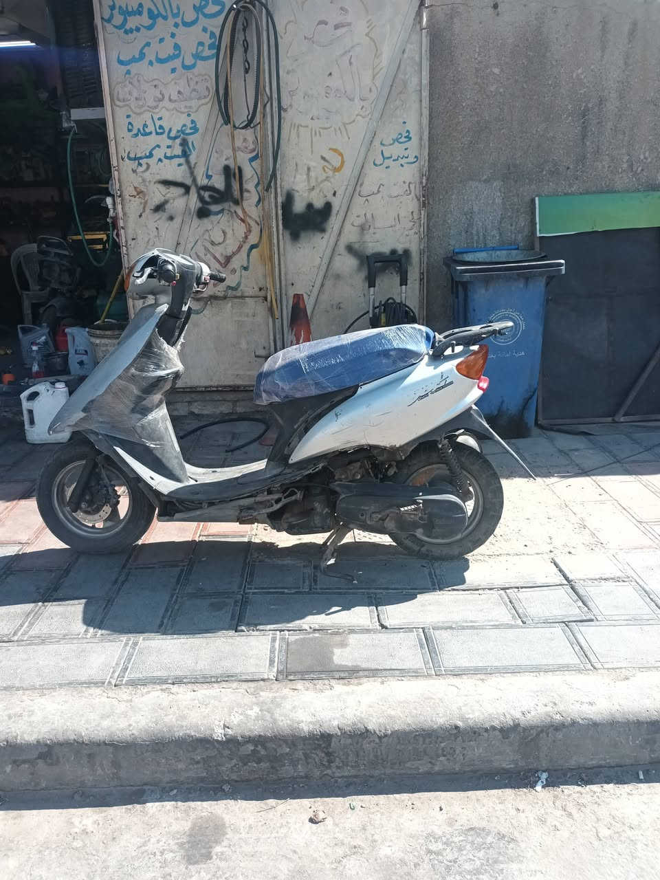 السلام عليكم دراجه عصفوريه كامله كهربائيات سلف وهندر قفل صندوك وقفل استيرن شغاله خير من الله نقصها بس كفرات السعر ١٧٥ مكان بغداد الطوبجي ***********
