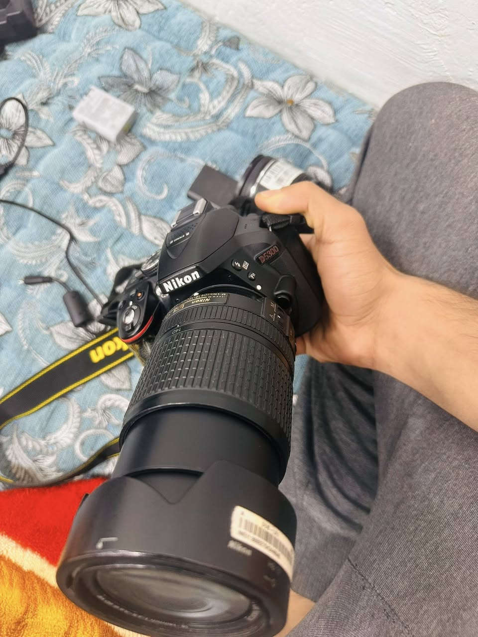 للبيع كامره نيكون 5300  مع عدسه 18/140 نضيفه استخدام شخصي مع جميع ملحقاته السعر 450
***********
