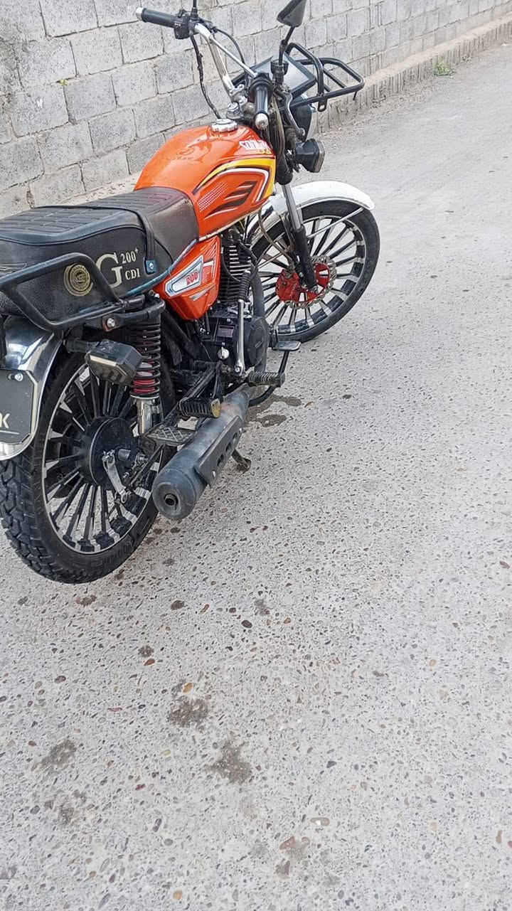 السلام عليكم ورحمة الله وبركاته..
متوفرة دراجة سونلك 200cc موديل 2025 للبيع، الدراجة بحالة جيدة ومستخدمة استخدام محترم، جاهزة للاستخدام اليومي والسفر وما تحتاج أي مصروف، والمحرك ممتاز وأداؤه قوي.
✅ موديل 2025
✅ محرك 200cc
✅ حالة جيدة
✅ جاهزة للاستخدام

📍 الموقع: الأنبار - الفلوجة
💰 السعر المطلوب: 875 دينار عراقي فقط 🤝 يوجد مجال بسيط للجادين بعد المعاينة
📞 للتواصل: ***********
مراوس وبيع، والرزق على الله، والرجاء من الإخوة الجادين فقط التواصل، والسموحة من أصحاب السومات البعيدة عن السعر.

