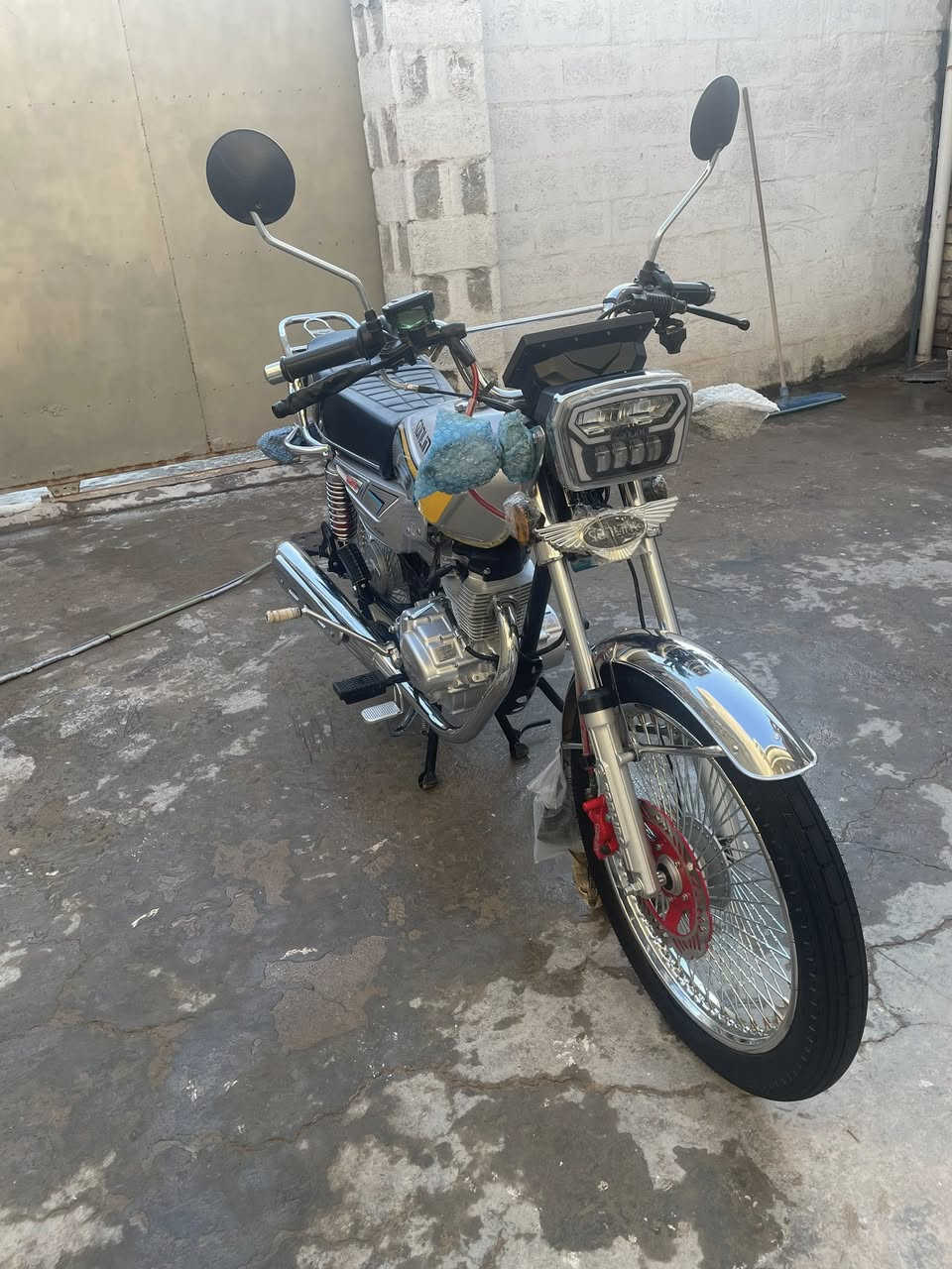 السلام عليكم دراجه سونك موديل 2025 اخوان الدراجه صار شهر طالعه من الوكيل يعني زيرو دراجه تخم تاير اشاير هورن كله شغال دبل اشاره صالنه كاتم الدراجه عله ايدي استخدام قليل مكينه ١٢٥ أوراق مكاني واسط العزيزيه الشراي يتصل *********** بي وتساب
