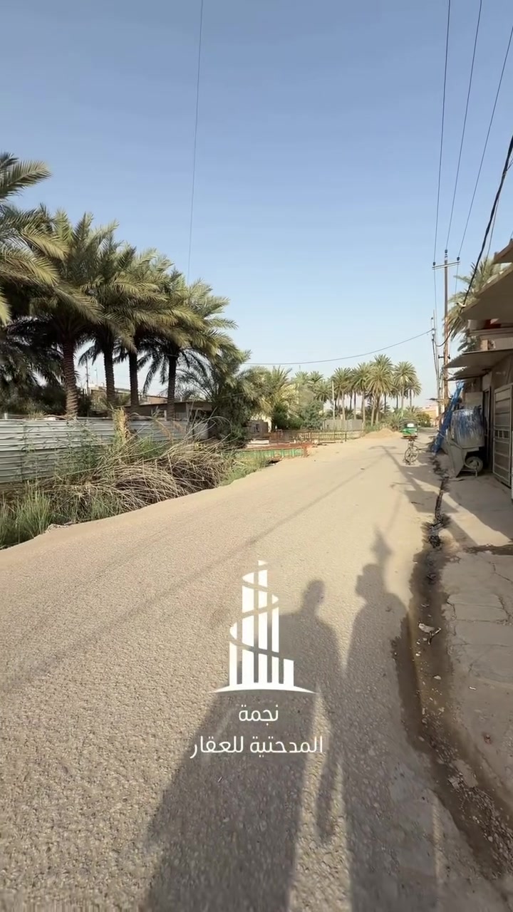🛑🛑🛑 للبيع 
عرض مختلف جدا 
فيلا المساحة ٥٠٠ متر طابقين بناء رصين و تصميم معماري احترافي جداً

تحتوي على كراج سيارات و حديقة 
.
.

يتكون الطابق الاول من غرف نوم عدد 2 و صالة اوبن على المطبخ و استقبال كبير و صحيات مجموعة كاملة 
.
.
يتكون الطابق الثاني من غرف نوم عدد 2 و صالة و صحيات 
بسعر مناسب جدا 
شاهد الفيديو لمعرفة باقي التفاصيل 
.
.
.
للتواصل :
زورونا في مكتب نجمة المدحتية للعقار 
بابل ـ الحمزة الغربي 
فلكة الساعة مقابل مطعم أبو وليد 
أو الإتصال على :
*********** محمد النجار 
  *********** حسام مكاوي 

.
.
"نجمة المدحتية" بوابتك الرصينة نحو عالم الأستثمارات العقارية 
#اكسبلور 
#عقارات
#استثمارات_عقارية

