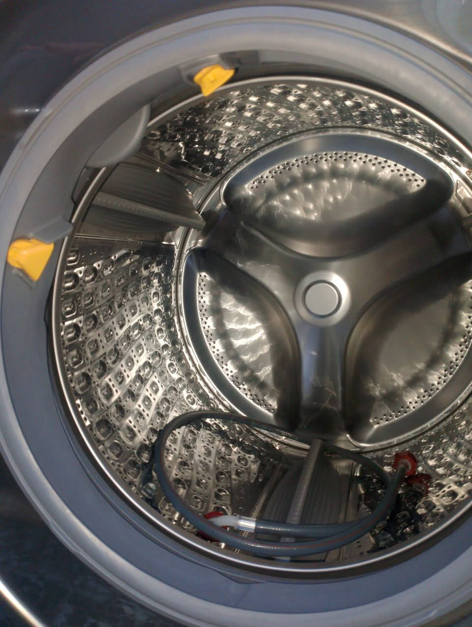 للبيع غسالة سامسونج Samsung AI 20kg أحدث موديل - بحكم الجديدة تماماً 
مستخدمة ساعة واحدة فقط للتجربة (بكامل ملحقاتها ولصقات المصنع).
السعة: غسيل ضخم 20 كيلو / تجفيف حراري 100% سعة 10 كيلو.تعمل بتقنية الذكاء الاصطناعي (AI Control) والفقاعات (EcoBubble).
مزودة بخاصية التعقيم بالبخار (Sanitize) والتعقيم بالهواء (Air Wash). السعر 500000


**إذا كنت صاحب هذا الإعلان وتريد حذفه لأي سبب، رجاءا أرسل رسالة إلى الدعم الفني**