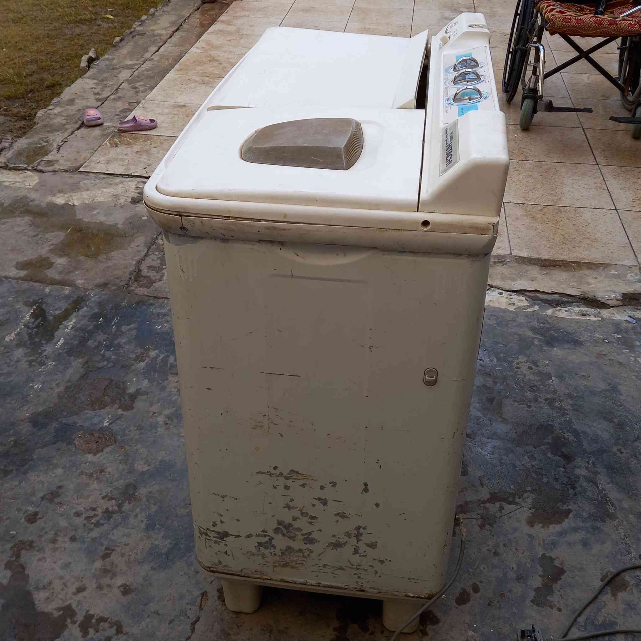 غساله للبيع شغاله انطي سعر يفيدك رخذها 🌹
رقم تواصل : ***********
15 کيلو
