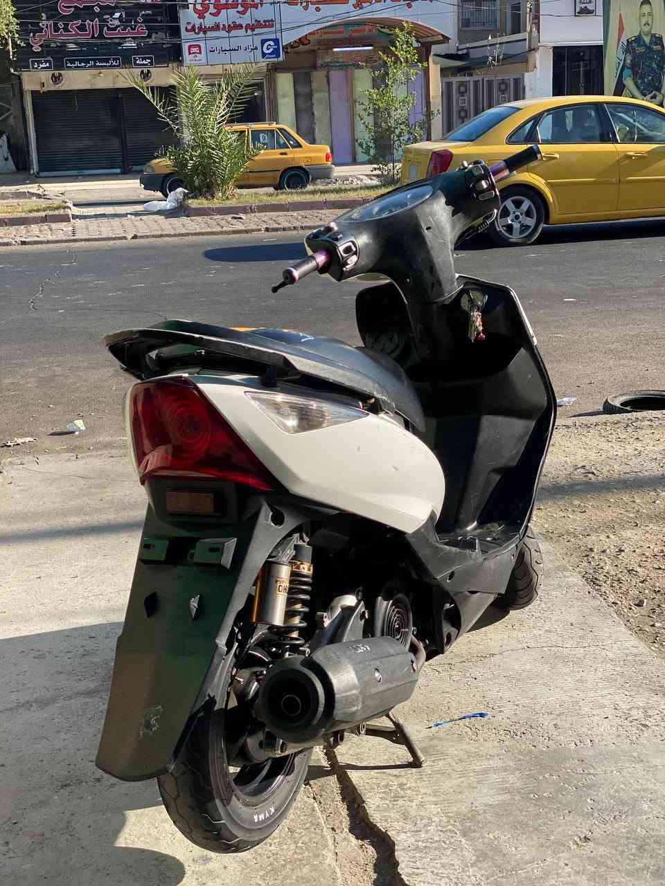 السلام عليكم
ثعلب للبيع دراجه كلها كامله مابيها نقص
ختم واحد ويه المحرك
دبلات رياضي
يدات رياضي دراجه جديده كلها كامله نگره سلف تجي تشغل وتطلع مكاني الحرية 
الشراي يتصل ***********
