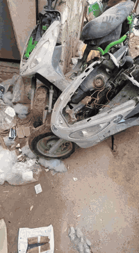 شباب دراجتين ماكس منغولي للبيع كوم حديد  السوده شغاله والثانيه عوزه بس...