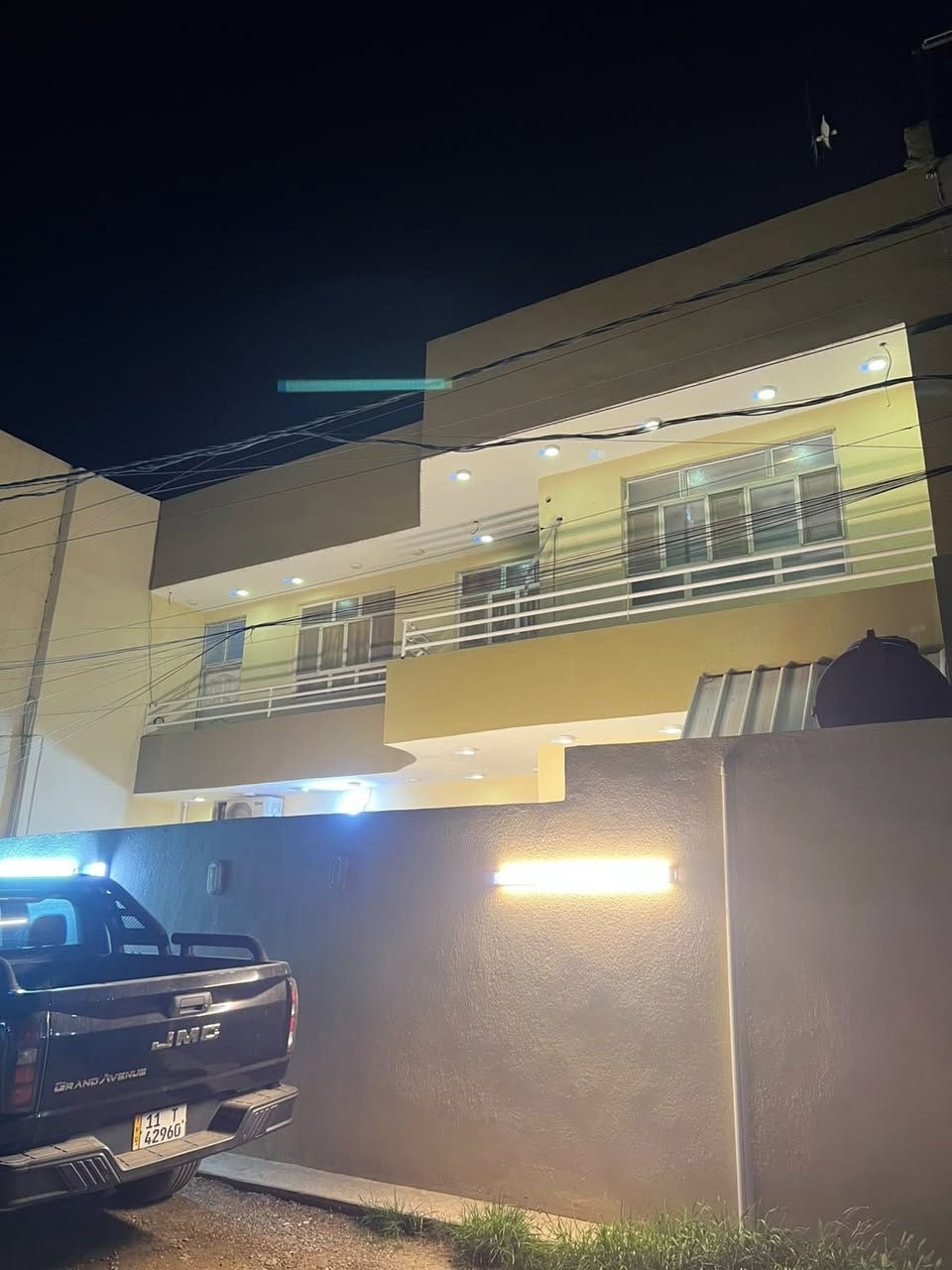 السلام عليكم.
بيت للبيع.  مع الأثاث 🏡 

للبيع بيت ف (بغداد الراشدية مركز الناحية ) 

المراسمة.  مساحة 200 م واجه 12 م

فرع مدرسة الأحنف الابتدائية 🏫 

طابو زراعي سند 25 📑 

واجه 12 م فية  (5 غرف نوم     نظام اسويت    ) 

استقبال 8X4 صاله كبيرة مطبخ حار بارد   

تفاصيل اكثر هـ ***********
