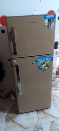 ثلاجة للبيع شرط عالفحص تبرد وتجمد خير من الله 07836461100