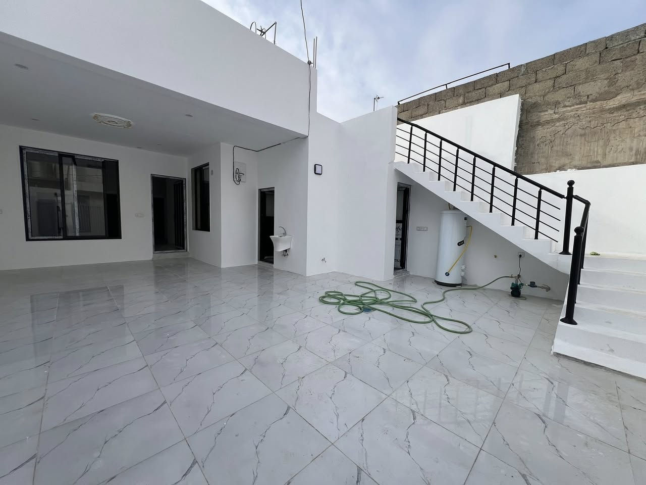 💥💥#نرخی گونجاو || #سعر رخیص
🏦#خانووی تاپۆ   ئەوەی بیكڕی لۆ كرێش350 هەزار دەكات || بۆفرۆشتن 
🌍#شوێن || هەولێر || گەڕەکی باداوه   ||  نزیکە لە  شەقامی100  

🧱#ڕووبەری|| 165 متر    
🗄#پێک هاتوەلە|| 2  ژوور نوم  و  1 مطبخ و  1حمام  و بيتونة  
💰#نـــرخ  || 
📠#بۆ پەیوەندی کردن
📴فایبر واتساب***********
📴فایبر واتساب***********
ــــــــــــــــــــــــــــــــــــــــــــــــــــــــــــــــــــــ
🏦#بيت  طابو صرف اتجاە قبلە طابقين ای واحد اشتري هذا بیت ایجار مالها 350 الف دینار  || للبیع
 🌍#الموقع ||  اربیل|| حي باداوه || قریب شارع100
🧱#المساحة || 165 م  

🗄#یتکون بیت ||  2 غرفة نوم  و 1 مطبخ  و 1 حمام+    
💰#الســعر ||    5  ده فته ر و 90 وةرقة و معاملة 
📠#للاستفسار اتصلوا ........
📴فایبر واتساب ***********
📴فایبر واتساب***********

📞للتواصل
📸 السعر والصورة متوفرة على قناتنا الرسمية في التليكرام 👇
🔗 https://t.me/bashdarsleman445
تابعنا الان وشوف احدث العقارات يوميا ع الصفحه الرسميه في فيسبوك
🔗https://www.facebook.com/share/1HPVCGBVGS/?mibextid=wwXIfr

📞 تواصل مباشر واتساب أو اتصال:
📱 ***********
📱 ***********

#عقارات_اربيل #شقق_للبيع_اربيل #بيو_لبيع_اربيل  #فلل_للبيع_اربيل #مجمعات_سكنية_اربيل
 #عقارات_كردستان  
#استثمار_عقاري_اربيل #عقارات_بغداد_سليمانية_اربيل  #عقارات_شمال_العراق  

⬅️ الأسعار والصور داخل القناة… لا تفوّت الفرصة

تابعنا الان وشوف احدث العقارات يوميا 🏘️
https://t.me/bashdarsleman445
