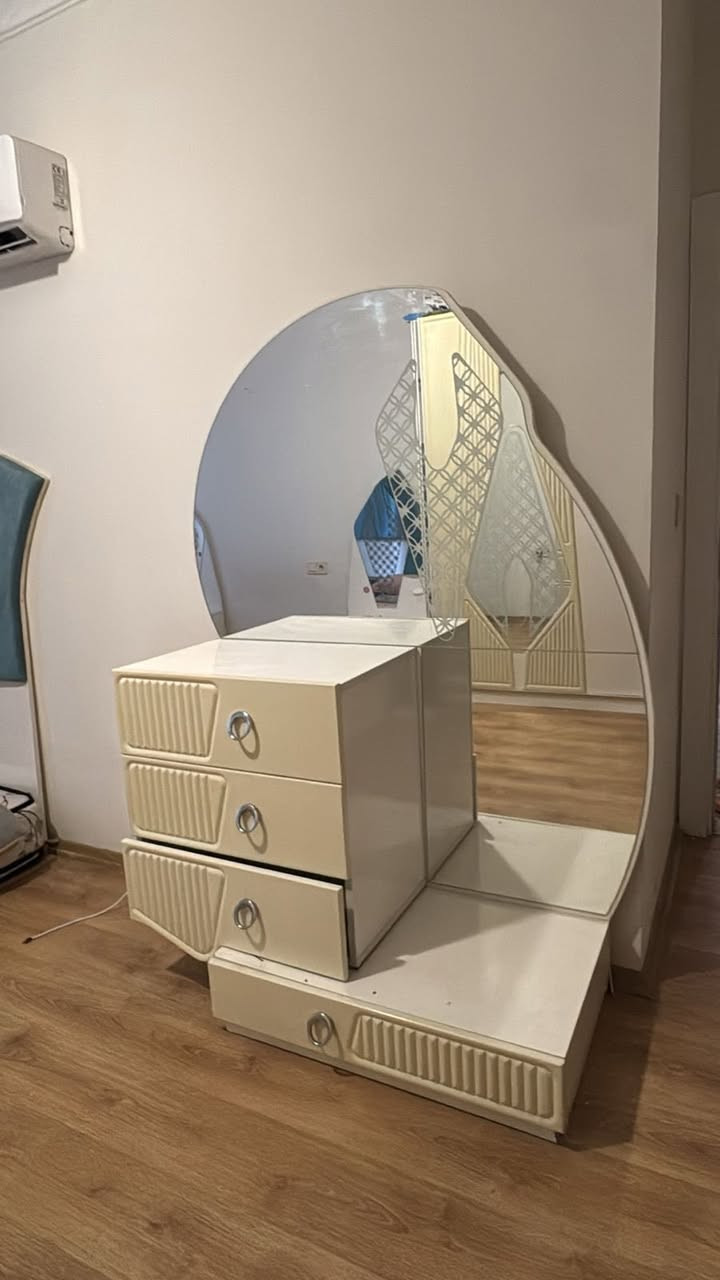 غرفه نوم مبيها ظرر عدا الجربايه موجوده الدوشمه مالتها بس الخشبه مالت السرير بيها ظرر   سعرها 375 قابلة للتفاوض


**إذا كنت صاحب هذا الإعلان وتريد حذفه لأي سبب، رجاءا أرسل رسالة إلى الدعم الفني**