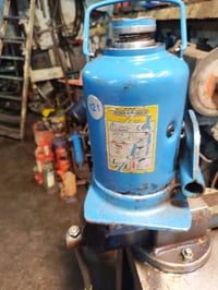 جك يدوي دبل بستم  سعة الضغط  من 20 لى 25طن  مع ضمان 5 اشهر صيانه  العن...