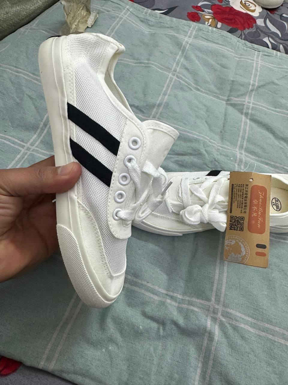 تجي باجر تلحك عليهم كميه خير من الله بس جمله ماابيع منهم فقط لزباىن المجمع. شكد متريد موجود القطعه بالف عرض يوم  الجمعة والسعر مال توزيع القطعه بالف  احذيه. رحالي  نساىي ولادي وبناتي كل الموديلات اكثر من 50 موديل قسم ممصوريهم صناعه فيتنامي كولش. راقي 
اكرر شلفان وجمله ماابيع. فقط لزباىن المحل 
العنوان بغداد الزعفرانيه الاربع شوارع مقابل لحوم طارق مجمع محمد البياتي سابقا مجمع البزاز حاليا


**إذا كنت صاحب هذا الإعلان وتريد حذفه لأي سبب، رجاءا أرسل رسالة إلى الدعم الفني**