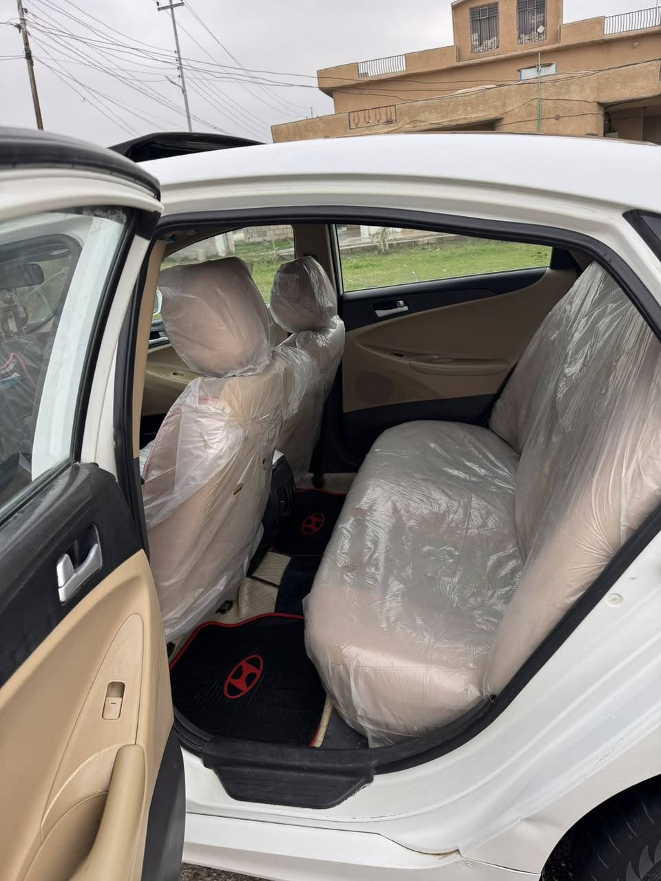 السلام عليكم سياره سوناتا موديل 2011كير محرك مكفوله السياره  بيها فقط جاملغ بنروما الرقم ***********/***********
