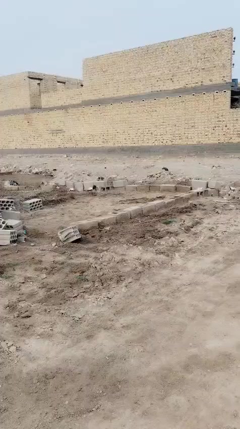 سلام عليكم ورحمة الله قطعه زراعي شارع المهندس من جهه اليسار الافرع الاخيره مساحتها ٤٨٠(الوجهه 16*النزال 30) السعر 68  مجالها قليل ***********
