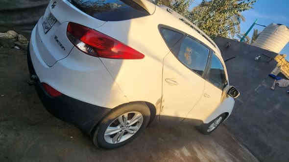 توسان وراد خليجي موديل 2013
بيه صبغات مكفوله من العيب الشرعي 
مكينه ٢٤٠٠
تبريد ثلج
جاهزه مال جناي 
السعر 98$
الاتصال ***********
