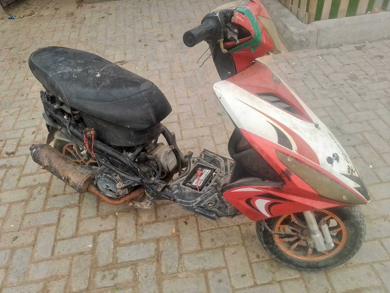 دراجه ماكس مضلع 120نقص قبق هندر وتشتغل شلعه ومعدل فول لفول عارضه 150وبيه مجال المكان بغداد البياع شرطه الخامسه للستفسار عله رقم ***********
