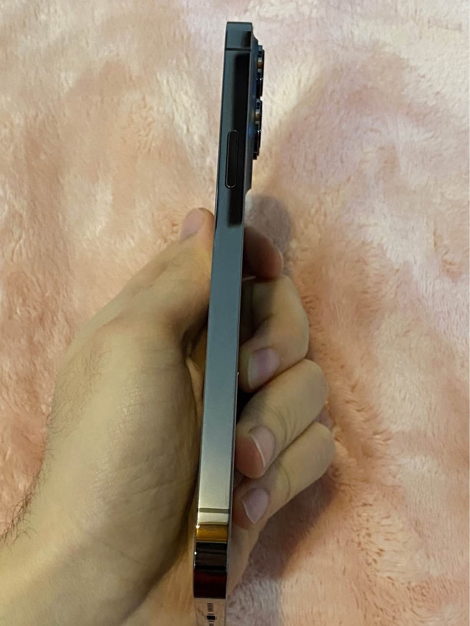 ئایفۆنی 13 پڕۆماكس نمونه‌ له‌ جوانی و پاكی
نه‌كراوه هیچی نه‌گۆڕاو پاتری بیلادی به‌زه‌مان
گه‌یاندن و درع و كه‌ڤه‌ر و شه‌حن هه‌دیه‌
Battery - %84
Memory - 512 GB
نرخی : 500 دۆلار و معامه‌له‌

WhatsApp / Telegram / Viber
(***********) كويسينجاك, أربيل
