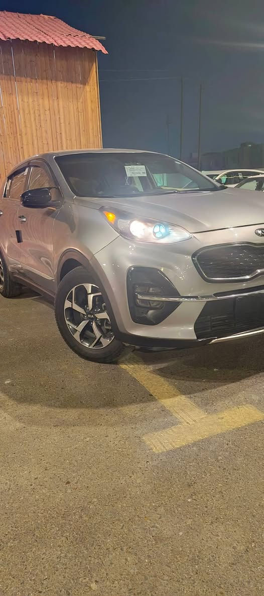 سلام عليكم 
سبورتج 2020 للبيع 
وارد امريكي 
حادثها چاملغ وشوية من الباب عكس السايق 
بدون ايرباك ضربة سطحيه
رقم اربيل 
شاشة تدعم كار بلاي وكامرة
رادار امامي 
تحكم جهتين
قطعتين تبريد
درايڤ مود سبورت وايكو ونورمال
مانع انحدار
سيارة جدا نظيفه كير ومحرك مكفول 100٪
مكان السيارة بغداد حي جهاد
السعر 160 بيهت مجال بسيط
***********
